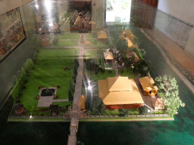 ミニジオラマ。<br /><br />外庭。