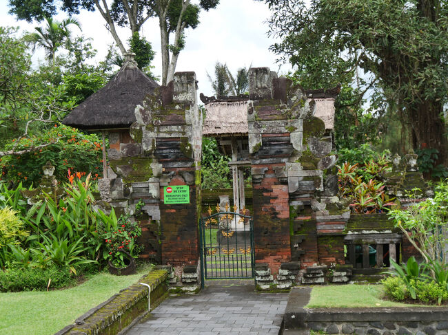ベカック寺院(Pura Bekak)と呼ばれる小さな寺院があります。<br /><br />中に入ることはできません。<br />