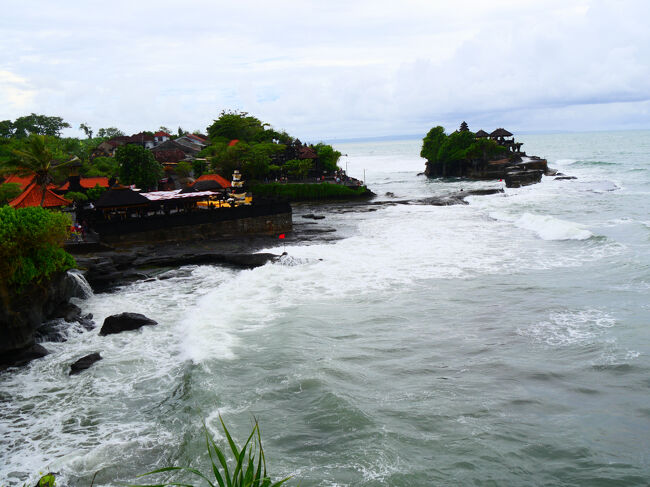 午前中に比べてかなり潮が満ちてきました。<br /><br />「海に浮かぶ寺院」らしくなってきました。