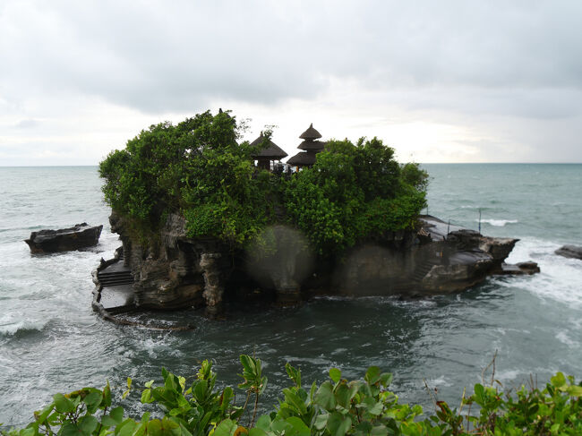 タナ・ロット寺院。