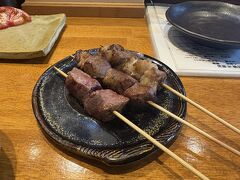 お隣にいた、とても面白いおじさまたちと仲良くなり、
結局2時間ほどおしゃべりしました笑
曰く「ここのレバーは絶品」とのことで私もオーダー。
本当に臭みや癖が少なく、とろけるようなレバーでした！