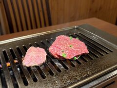 ユーグレナモールでお土産を購入した後、
夕飯は 焼肉樹苑 へ。
よくよく考えたら一人焼肉は初めてでした。
星空ツアーのスタッフさんにオススメされたメニューをオーダー。
石垣牛を堪能できました！