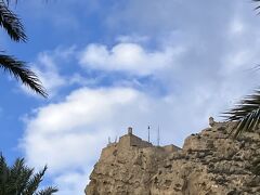 時間もないので行きませんでしたがアリカンテの観光名所。ものすごく高い場所にありました。エレベーターで昇れるようです。