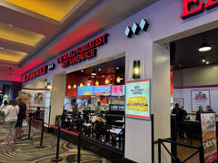 さて、今日の夜ご飯は、宿泊ホテル、プラネットハリウッドの中にある「EARL OF SANDWICH」