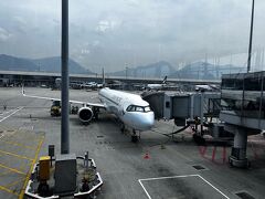 ウトウトしてたら香港に到着
13:50ごろ。曇り空