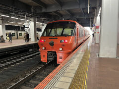 長崎への西九州新幹線はできたものの、博多から直通ではないので武雄温泉で乗り換えるリレー方式。