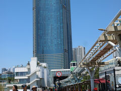 ブルーラインの尾浦駅の後ろには、BUSAN 　X　ｔｈｅ　ＳＫＹ
