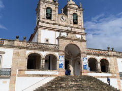 近くの教会に入ってみます。