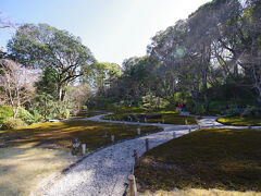 依水園は欧米の観光客を何組も見ました。
わたしは日本人ですが、ここの雰囲気はなんとなく落ち着きます。
