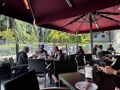 道をはさんだお店に、
言葉わからんけど突撃