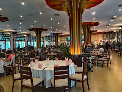 3月29日
７時過ぎ、ホテルでビュッフェ形式の朝食。我々日本人グループの他に、韓国人グループがいましたが、混みあってはいませんでしたので、ゆったりと食事をすることができました。
みそ汁、キムチ、中華風料理などもありました。このホテル（Sokha Siem Reap Resort & Convention Center)、東洋系団体客の利用が多いようです。