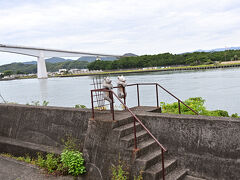 朝６時半、民宿まさごの部屋から浦戸大橋が見えました。
川だと思っていたけど、浦戸湾でした。