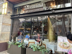 ディナーはホテルから歩いて3分？もかからないかな
こちらのお店を夫が予約してくれました。