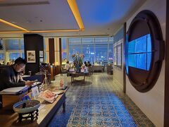 香港最後の夜なので、ホテルから2～3分の尖沙咀のエルプラザビル30階にある、モダン広東料理店、南海1号、に行った。予約してなかったが、20時頃だったので入れた。
家内と何年か前に来たことがある。