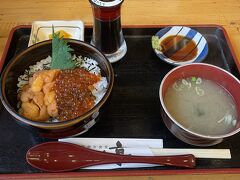 次の日は朝ごはんは朝市の方に行ってみました
いくらが好きなのでいくら亭というお店へ
小盛でうにいくら丼が3000円くらいでした
なんだかインバウンド向け料金に感じました