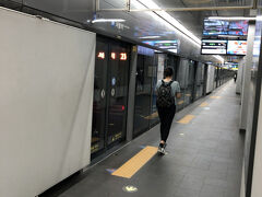 エクスプレスと言う特急列車も有るのですが本数が少ないので次のエクスプレスを待ってる間に次発の普通列車の方が先にソウル駅に到着します。

どちらの電車も到着時間はそんなに気にする程違いが無いのでお金を節約する方は各駅停車の普通列車に乗車しても良いと思います。

約1時間の鉄道の旅です。