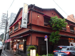 お食い初めに　人形町今半へ
水天宮周辺は安産祈願、お宮参り、お食い初めに気兼ねなくコースが設けられたホテルや老舗が多数ある中、今半でしょ、ここまで来たら・・という選択で予約させていただいて・・皆で来まして
