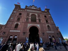 実は今日、もうひとつ予定があるんです
着いたのはここ
ラス・ベンタス闘牛場
収容人数23,700人とか