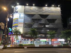 地下鉄で民権西路へ

そこから歩いてカルフール 重慶店へ行きました