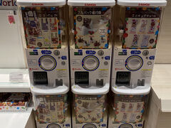 ガチャガチャが再販してないかとロイズへ

エコバッグのガチャガチャが増えてました！

1回だけ回しましたがポップコーンでした