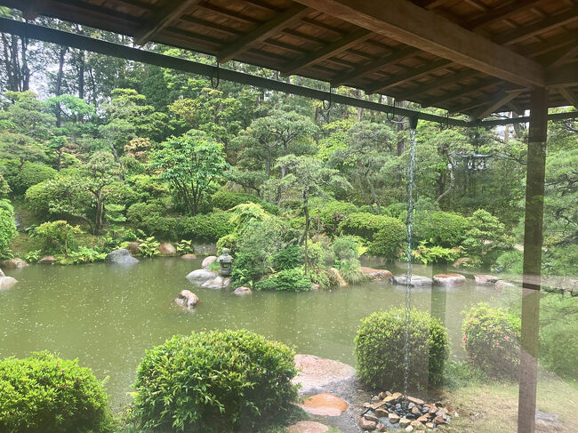 【４日目14時】<br />2名ツイン1泊食事なしで9,000円以下の格安旅は、1日だけお休み。<br /><br />きょうの宿は、玉造温泉「湯之助の宿 長楽園」和室2食付き。<br />写真は、昭和天皇宿泊のために作った「和泉の間」の日本庭園。