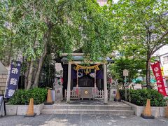 茶ノ木神社
火伏せの神として古くから崇められています。

ついでと言っては申し訳無いのですが、水天宮前の交差点裏に在るのが、こちらも日本橋七福神の布袋尊が祀られている茶ノ木神社です