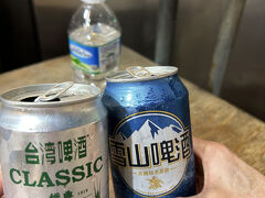 夜ごはんは雙城街夜市で
ホテルからすぐです
とりあえずコンビニでビール買って乾杯！