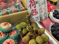 まずは永楽市場へ
市場の1階で玉荷包を発見
この時期しか食べられない美味しいライチ
初めて食べましたが、甘くてジューシーで最高