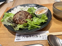 駅ビルにあるMINORIで地場地産料理。黒豆ときな粉のパフェは凄く小さかったです、でも美味しかった。写真のものではないですがフェアの限定品ゴボウの冷製スープお薦めです。