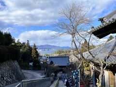 ロープウェイがメンテナンスで運転していない時期で、このお寺が一番高い場所だった