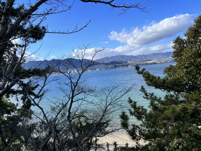 千畳閣から下を見ると、ぐるりとまわって（遠回りして）登ってきたんだと、びっくり。<br />