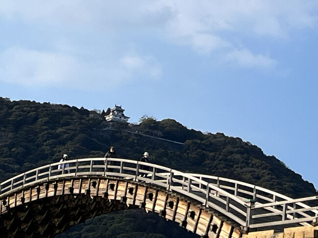 この後、岩国駅へバスで移動し空港バスで岩国空港へ。空港行きバス（リムジンバスでなく路線バスタイプ）が激込みでした。