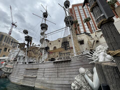 懐かしい～♪
実はラスベガスで一番最初に泊まったホテルはTIでした。ちょうど23年前。
その頃はここで迫力の海賊ショーが行なわれていました。
