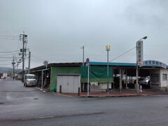 飲み屋街から西側へと少し行くと佐世保朝市の施設がありました。