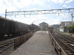 駅前にある「プラザロコ」のミュージアムや、駅構内での入替え作業などを見学したあと、満を持してホームに向かう。