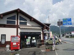 まずはすぐ隣町の春日居町の農産物直売所。
ぶどうを大量に購入。やはりここが一番だわあ。