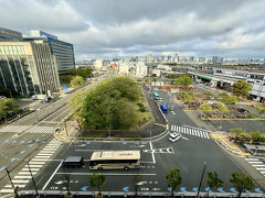 【4/21】晴れ
5:30、気合を入れて起床！
ディズニーシーの開園時間は９時なのに、DPA（有料の時間指定予約サービス）を取得する為に早く行って並ばなきゃダメだと娘が言う。
＊DPAとは、ディズニー･プレミアアクセスの略