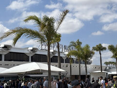 13時15分に到着して、入国や税関を通り、バスが空港を出発したのは15時でした。カサブランカから首都のラバトへ向かいます。　