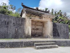 園比屋武御嶽石門

これも世界遺産