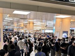 京都駅まで戻ったら駅は大混雑でした