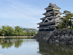 松本城大天守
清々しい朝の景色です。