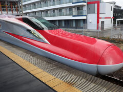 2日目。男鹿から戻ってきた後、秋田新幹線に乗車。
秋の乗り放題パスの旅だけど、時間捻出のために別料金で乗車しました。

大曲駅までスイッチバックするので、それまで逆向きのまま移動するのが違和感ありました。