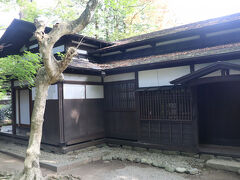 乗継まで時間があるので、少しだけ角館の街を散策。

角館には10年ほど前に訪れて武家屋敷を見て回ったので、今回は外観のみ見学。
こちらは小田野家。