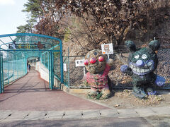 某キャラクター。
動物園エリアの連絡通路。