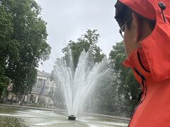 　ブリュッセル公園の噴水。朝来た道を戻って行きましょう。地図アプリ使わずに無事お宿の近くにたどりつけるでしょうか。
