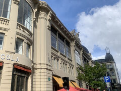 次はお土産も買えるボリャオン市場へ