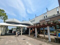 海浜幕張駅の南口。