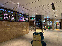 スタートは早朝の東京駅丸の内地下口。
日曜の朝6時は誰もいねーな。お店も空いていない。ホットコーヒー欲しいんだがコンビニすらやってないねぃ。
（改札外のNewdaysが開いてました。改札内は6:30頃からオープンの店が多い印象）