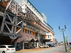 観光スポットでもある「釧路フィッシャーマンズワーフMOO」です、

買物は無いのですが通り道なのでちょっと覗いて見ましょう～、１階には相変わらず中華系観光客が居ました？。

＊詳細はクチコミでお願いします