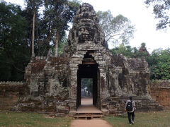 スラスランから道路を挟んだ反対側にあるバンテアイクデイ。
